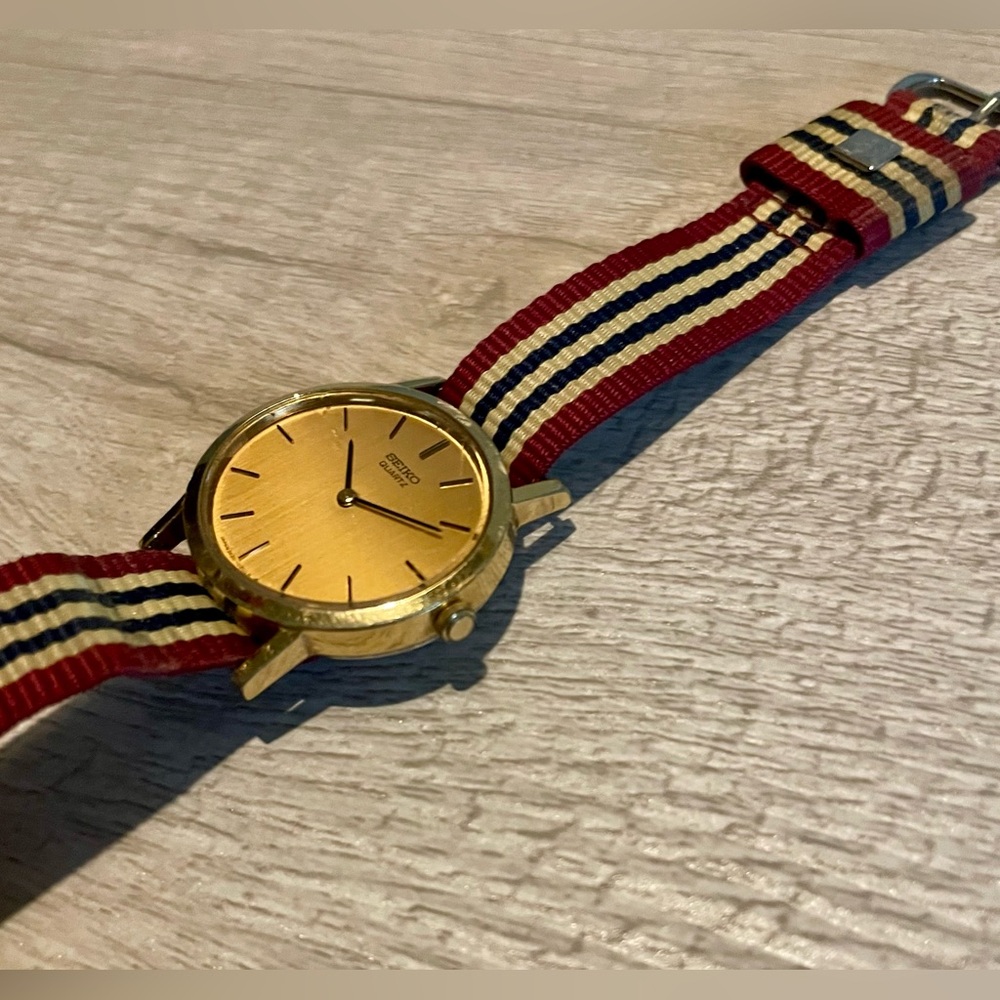 Vintage Seiko Arcobaleno 4N00-0711 Watch - Picture 6 of 15